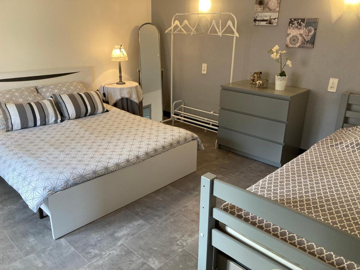 Le Beffroi Bed and Breakfast Millau Kamer foto